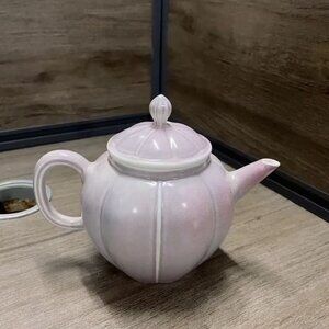 Minimal White Ceramic Teapot   Cute Illustration Design